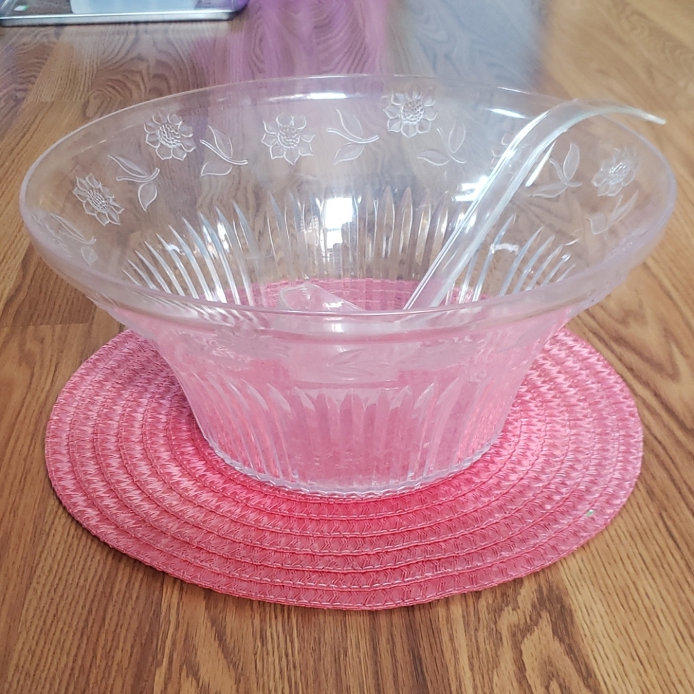 3 pc Large acrylic punch bowl ladle placemat set
